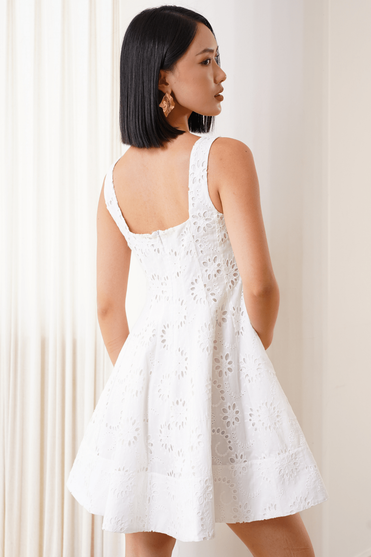 kim eyelet floral mini dress BABE EYELET Dress ATHENS EYELET / M